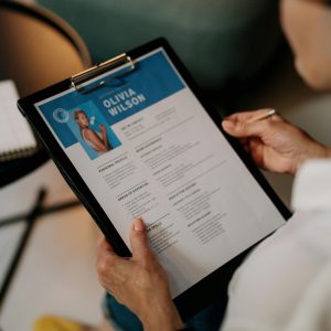 El “Certificado Cualiffy” bajo la lupa: Dirección del Trabajo confirma su carácter discriminatorio